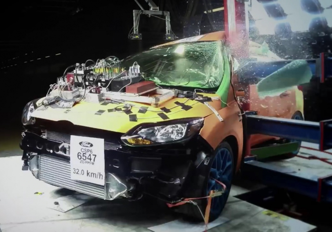 Ford dále dokumentuje vývoj Focusu RS, při crash testech zničil 28 aut (video)