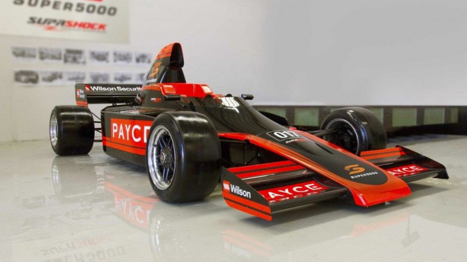 Australané si založili vlastní F1, bez downsizingu. Tento stroj má pětilitrovou V8