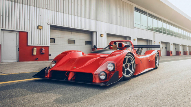 Tohle je skutečně tovární Ferrari, z roku 1994. Nejspíš jste o něm nikdy neslyšeli