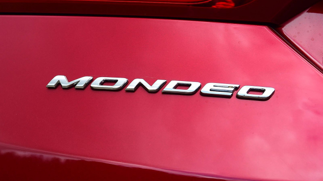 Nový Ford Mondeo nafocen zvenčí i zevnitř, je to úplně jiné auto než dnes