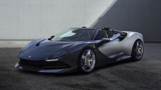 Nejnovější Ferrari stálo majitele 197 milionů Kč a nedostal za ně ani střechu, zato získal úchvatná kola