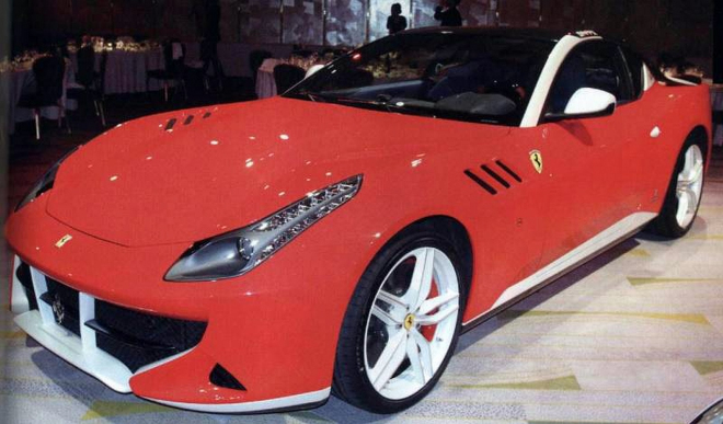 Ferrari SP FFX: zakázkový hřebec s bílým plnovousem na první fotce
