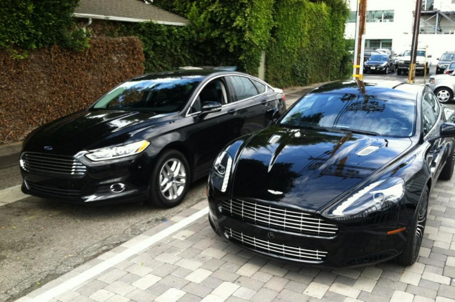 Ford Mondeo 2013 a Aston Martin Rapide na společných fotkách: podoba tu je