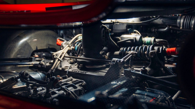 Na prodej je 1 z pouhých 8 vzácných Ferrari F50 s motorem „z F1”, málokdo ví, že vůbec vznikla