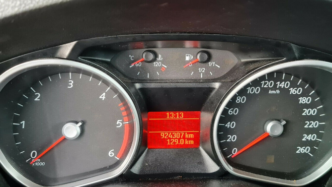 K mání je auto se skoro 1 milionem najetých km, něco takového se v prodeji nevídá