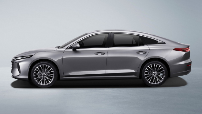 Čínská Škoda Octavia v novém míří do Evropy. S ještě atraktivnějším vzhledem a cenou od 417 tisíc Kč to bude trhák