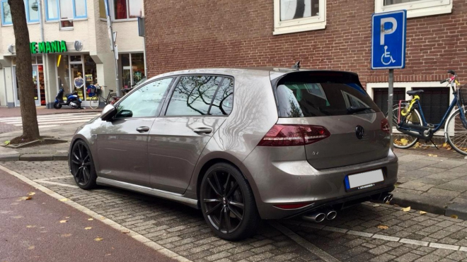 Někdo si postavil nejúspornější VW Golf R na světě. Je dokonale falešný