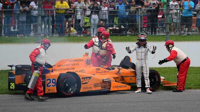Fernando Alonso vedl závod Indy 500 a hádejte, co pak? Zradil ho motor Honda