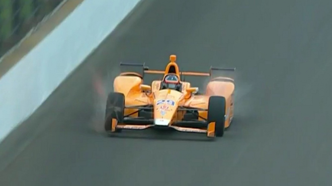 Fernando Alonso je vážně smolař. Mrkněte se, co mu stalo při testech na Indy 500