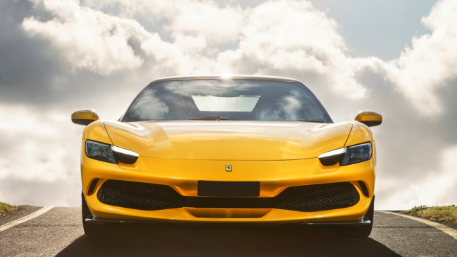 Přišli jste k penězům a chcete nové Ferrari? Nemyslete si, že se pro vás Italové přetrhnou, tři roky vám nedodají nic