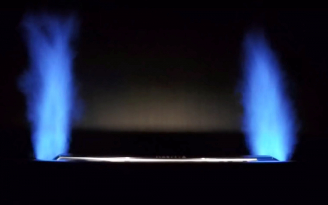 Podívejte se, jak sériovému Ferrari 488 GTB šlehají plameny z výfuků (video)