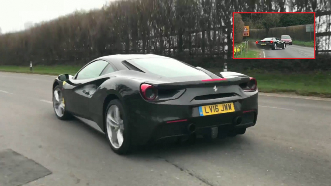 Řidič Ferrari 488 se předváděl při odjezdu ze srazu. Ukázal o hodně víc, než chtěl (video)