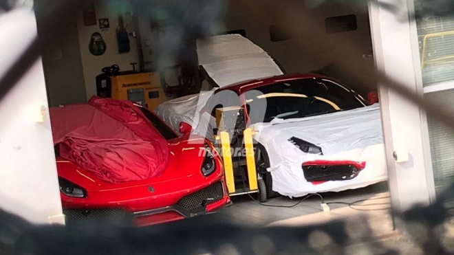 Nafocena byla nová dynamická bomba Ferrari, s až 720 koňmi dá stovku za 2,7 s