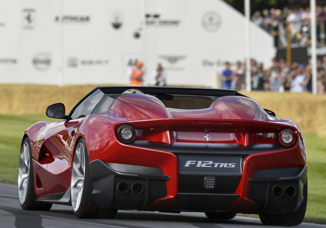 Ferrari F12 TRS a zelené LaFerrari vyburcovaly Goodwood (foto, videa)