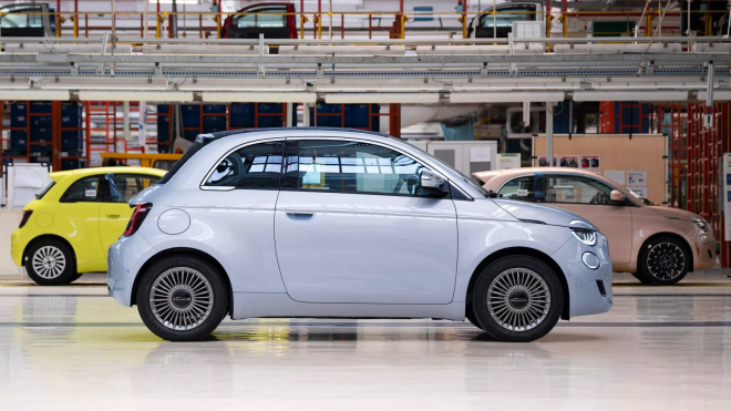 Fiat definitivně potvrdil, že model 500 předělá zpátky na spalovací pohon, experiment s ryzím elektromobilem skončil fiaskem