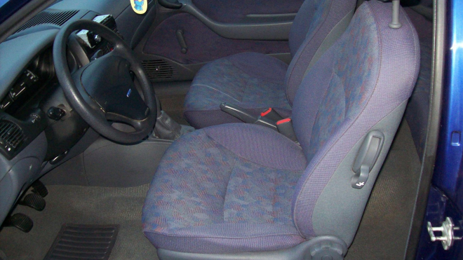 K mání je skoro nejeté auto za 1,5 výplaty, bizarní verzi skoro vyhynulého modelu sušil důchodce v garáži