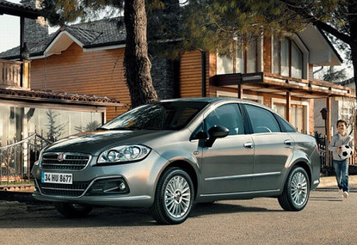 Fiat Linea 2012: další fotky a detaily k faceliftu odhalují dvojí osud Liney