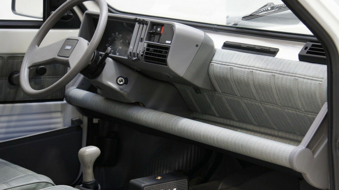 Jednu z největších legend předrevolučního automobilismu lze koupit dodnes nejetou, lepší v prodeji nenajdete