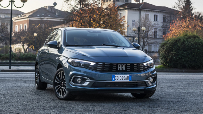 Daleko nejlevnější moderní kompaktní ojetinou je Fiat Tipo, jen jednotky staré auto může být vaše už za 100 tisíc