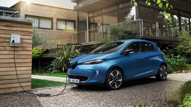 Francie už brzdí s podporou elektrických aut, do elektromobilů nažene lidi jinak