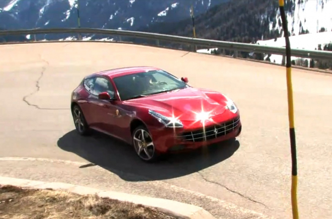 Ferrari FF: ani s cesťákem nemusí být nuda (video)