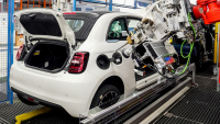 Nádrž mu sluší. Spalovací Fiat 500 je tady, aby zachránil už pět let (ne)prodávaný elektrický propadák