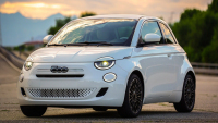 „Deelektrifikovaný” Fiat 500 zná svou cenu, použitelnější auto prodávají Italové dramaticky levněji