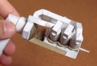 Funkční model motoru V6 lze postavit i z papíru, běží na stlačený vzduch (video)