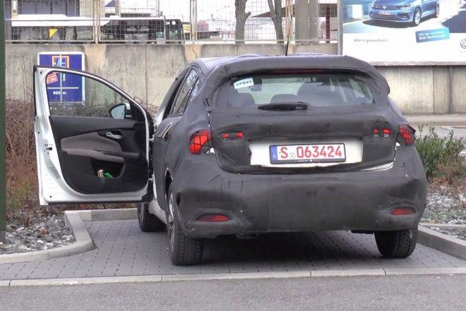 Nový Fiat Tipo hatchback natočen zvenčí i zevnitř, s tímhle půjde po krku Golfu (video)