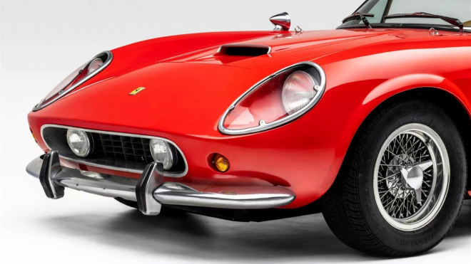 Do aukce jde slavné falešné Ferrari, je tak mimořádné, že se má prodat dráž než pravé