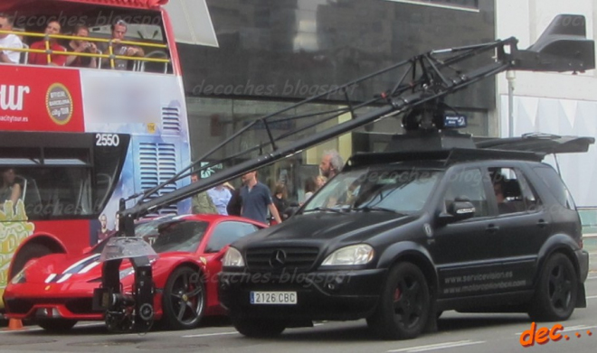 Ferrari 458 Speciale natočeno na ulici při pořizování reklamních záběrů (foto, video)