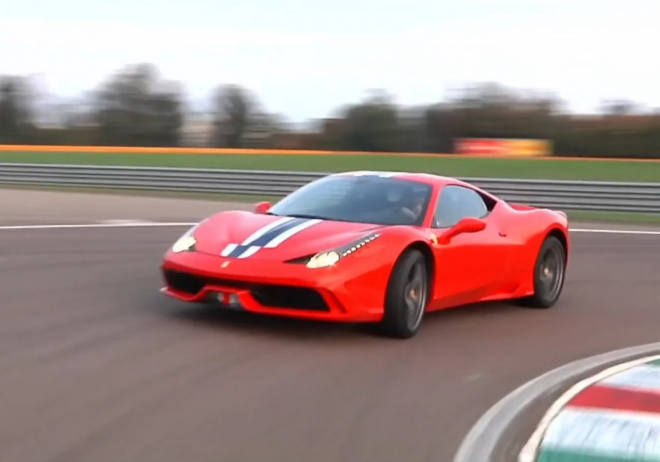 Ferrari 458 Speciale v akci na Fioranu, jako přibité prý drží na rovince i v zatáčkách (video)