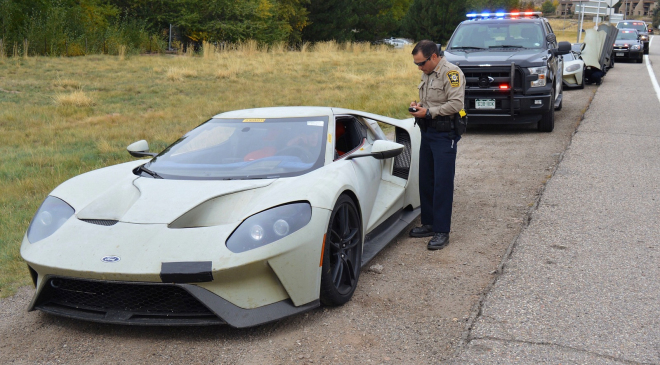 Testovací řidiči Fordu GT jeli 162 km/h na osmdesátce, teď mají problém