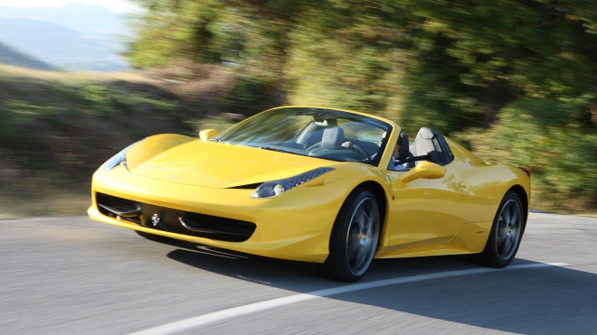 Mladík našel cestu, jak se zdarma dostat k Ferrari a neukrást ho. Dlouho ale nejezdil