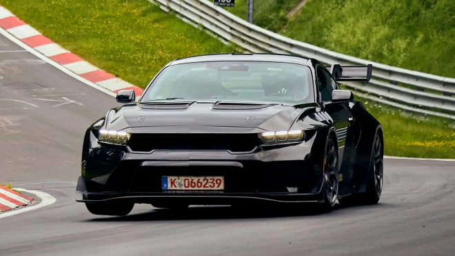 Ford dodatečně ukázal celou rekordní jízdu extrémního Mustangu na nejnáročnějším okruhu světa, už ani neměl na výběr