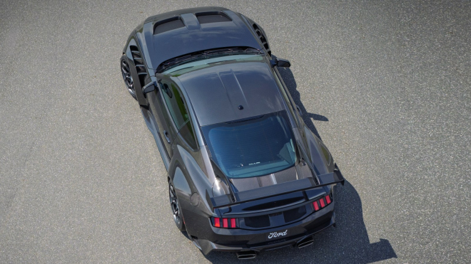 Novému brutálnímu Mustangu GTD se postavily obě generace superdrahého Fordu GT, dodnes toho litují
