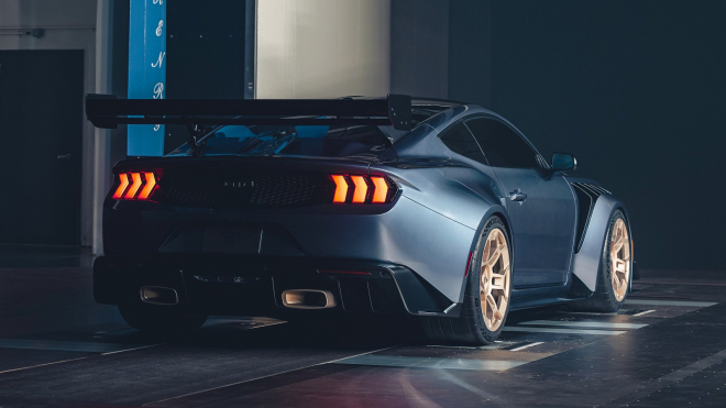 Nejdrsnější Ford Mustang historie se předvedl na okruhu, brutální 800koňová placka zní jako bombardér z druhé světové