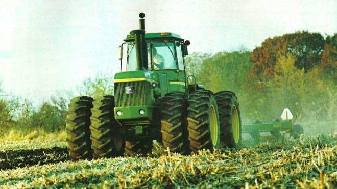 Farmáři se ve velkém vracejí ke starým traktorům, mají dost moderní elektroniky