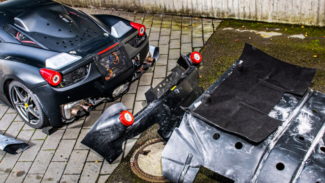 Vzácné nejmenší Ferrari s motorem V12 vyrobila sama automobilka, teď je na prodej, co z něj zbylo