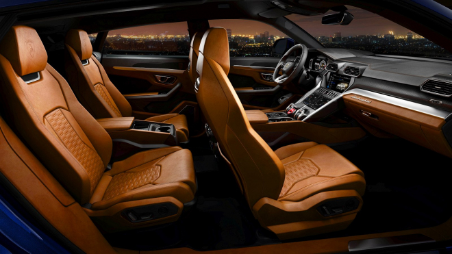 Moderátor Top Gearu strhal luxusní italská SUV, prý je kupují jen boháči bez vkusu
