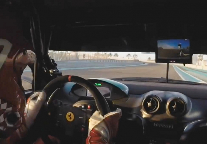 Ferrari 599XX Evo v Yas Marina: takhle řádí konvenční konkurent FXX K (video)