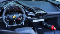 Další den, další zdevastovaný zákazník Ferrari. Tento koupí italského hřebce prodělal 2,8 milionu Kč za ujetých 507 km