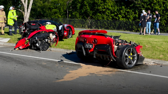 Investor a influencer rozpůlil své Ferrari za 10 milionů o strom. Odešel nezraněn, i když se kusy auta válely po celém okolí