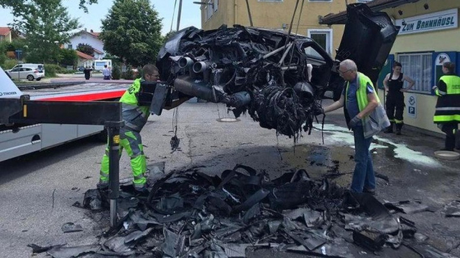 V Německu shořel skoro na troud nový Ford. Reakce automobilky vás překvapí