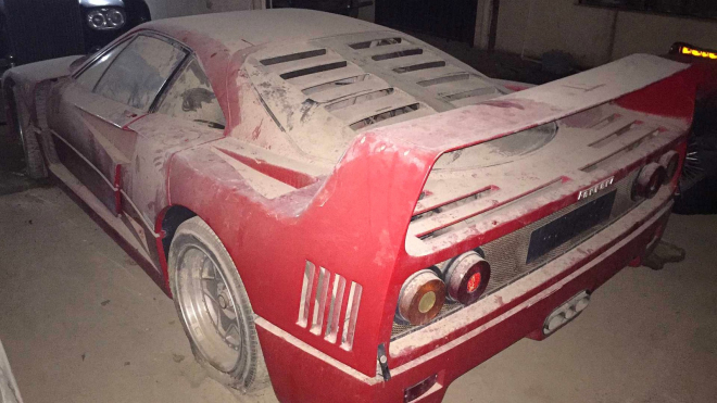 Nalezené Husajnovo Ferrari nafoceno do detailu, i jeho nový majitel je kontroverzní