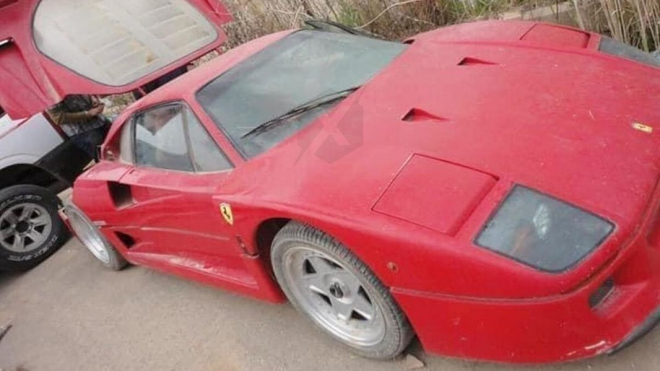 Muž hledá ztracené Ferrari syna Saddáma Husajna, chce ho dostat zpátky na silnice