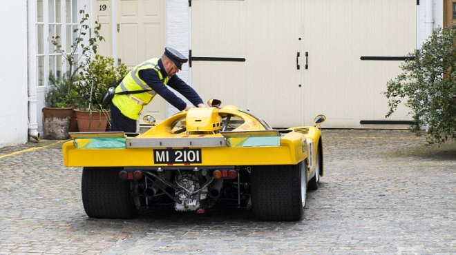 Padni komu padni: policisté dali pokutu vzácnému Ferrari v ceně 350 milionů Kč