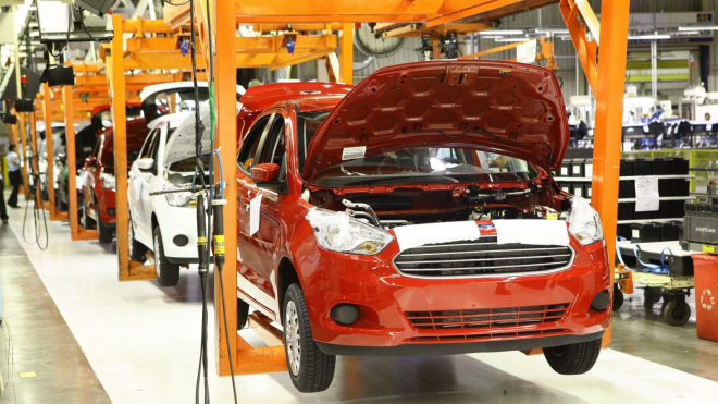Ford v problémech zavírá najednou hned tři továrny, o práci přijdou tisíce lidí