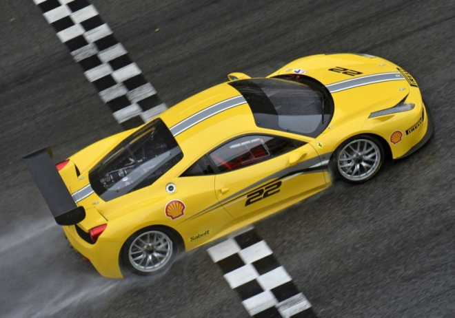 Ferrari 458 Challenge Evoluzione: do nového roku s obřím zadním křídlem