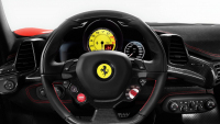 S nejvíc ojetým Ferrari na světě pořád jezdí jeho první majitel. A má ještě jedno, se kterým zachází podobně